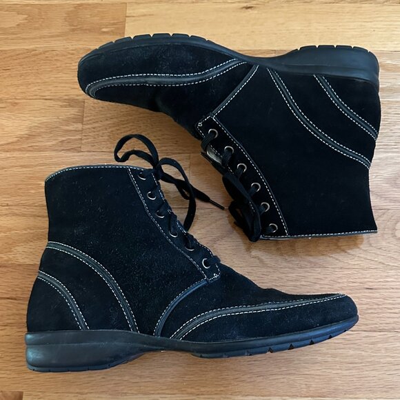 Cole Haan  Black Suede Ankle Boots with Sheep Shearling Lining Size 8 - Picture 1 of 16
